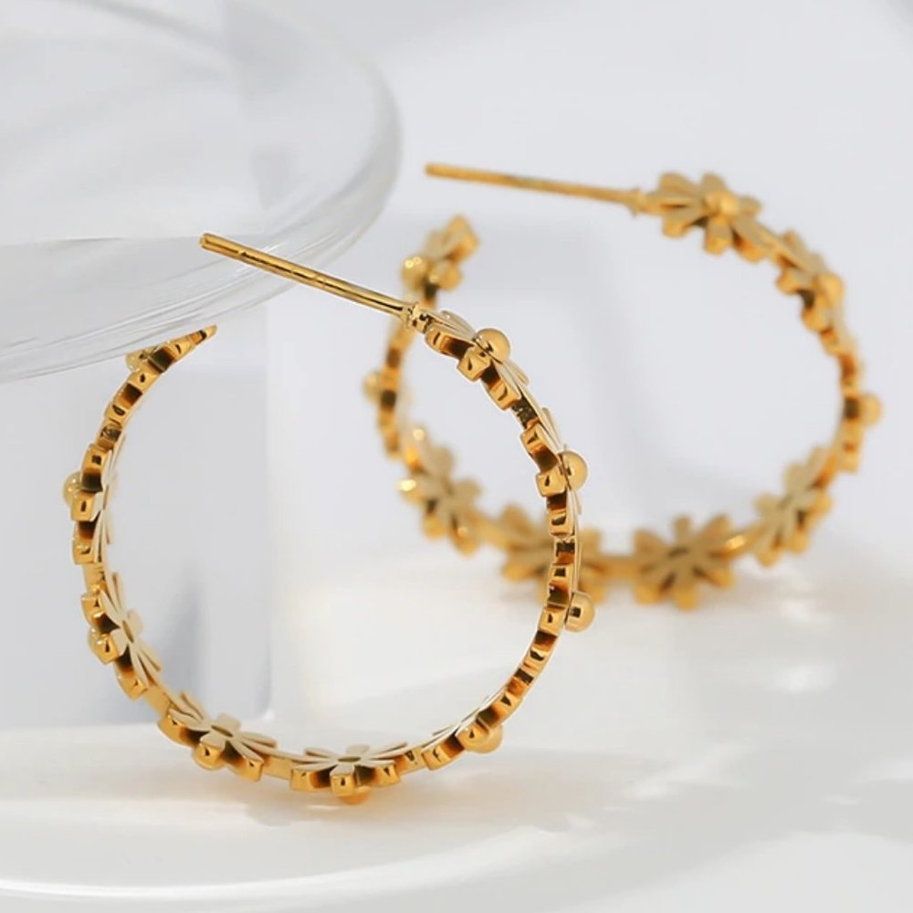 NEW 18K Gold Plated Daisy Flower Round Hoop Earrings - Picture 5 of 6
